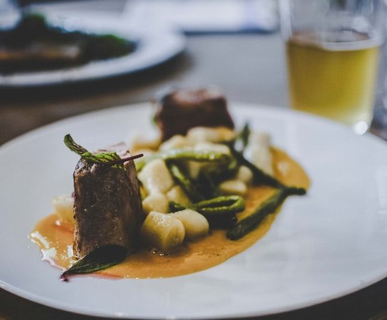 photo-1506817947112-50143c6d08b1